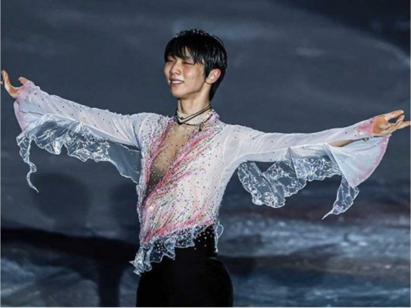 -beijings-olympic-2022--yuzuru-hanyu-with-tears-and-a-kiss-of-thanks-to-the-ice-again-1645692030-1.jpeg
