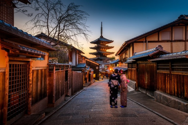 female-solo-travel-to-japan-1647592013-1.jpg