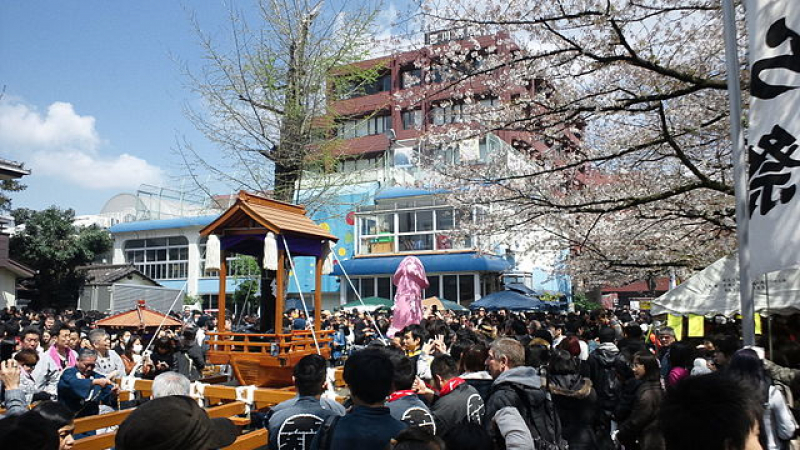 how-to-celebrate-kanamara-matsuri---penis-festival-1648112047-1.jpg