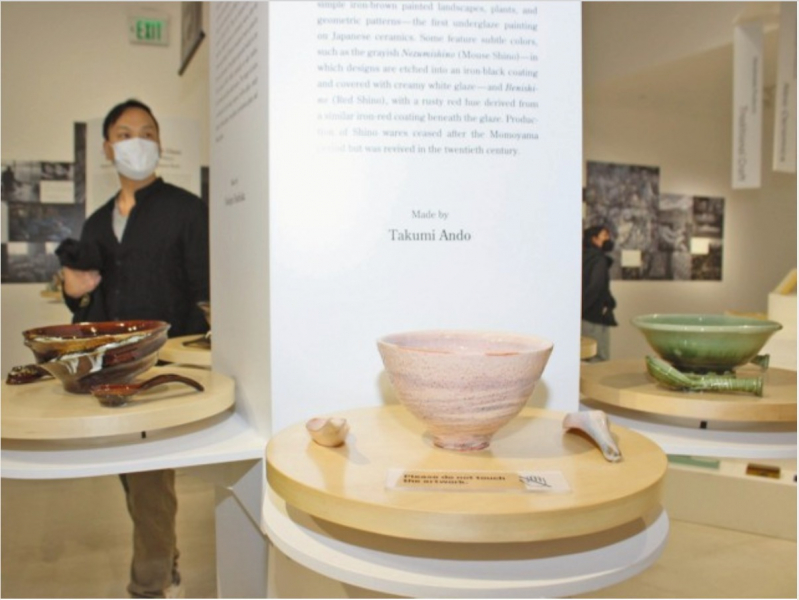 -an-american-ramen-lover-who-enjoys-don-as-an-art-mino-ware-exhibition-in-los-angeles-1649237174-1.jpeg