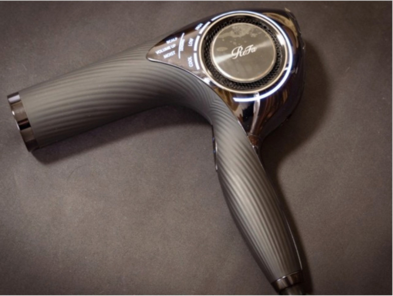 refa-beautech-dryer-pro-the-volume-of-hair-is-the-difference-between-clouds-and-mud-1649303014-1.jpeg