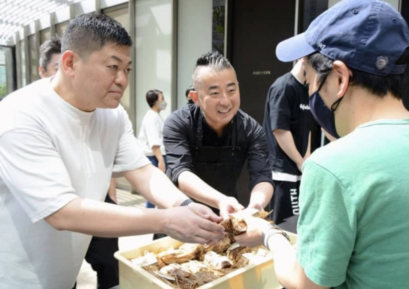 -famous-chefs-participating-in-ukrainian-fundraising-support-with-rice-balls-1649728291-1.jpeg