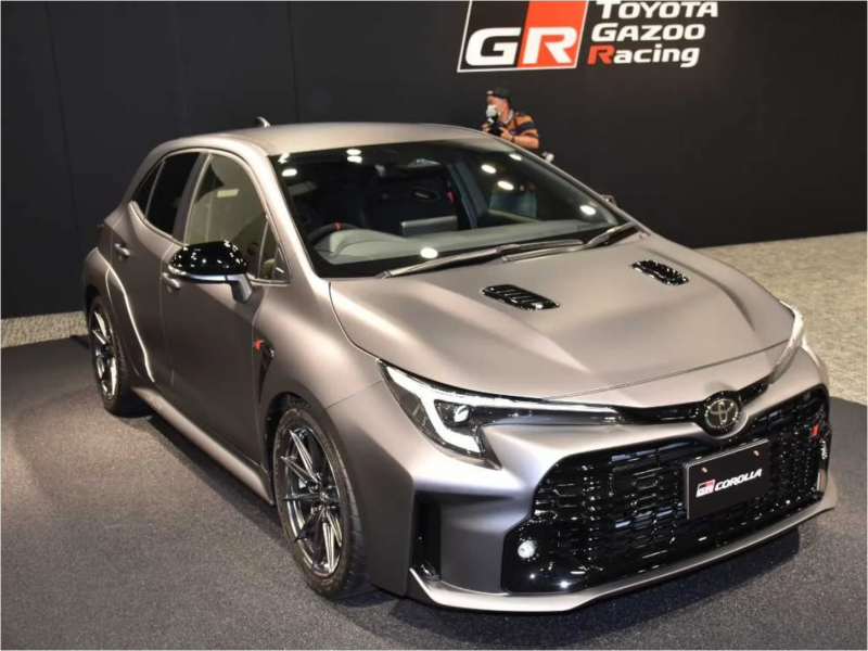 the-world-premiere-of-two-models-gr-corolla-rz--1654137691-1.jpeg