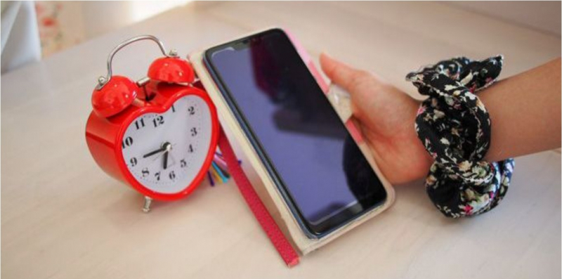 convincing-rules-to-protect-children-who-made-their-smartphone-debut-1654822383-1.jpeg