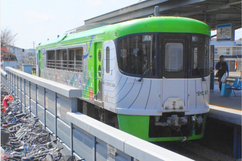 the-surprising-interior-layout-of-the-tosa-kuroshio-railway-1655694620-1.jpeg