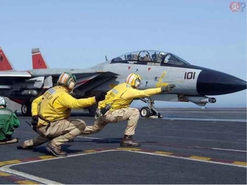-aircraft-carrier-rainbow-gang-the-rationality-of-colorful-work-clothes-1658895469-1.jpeg