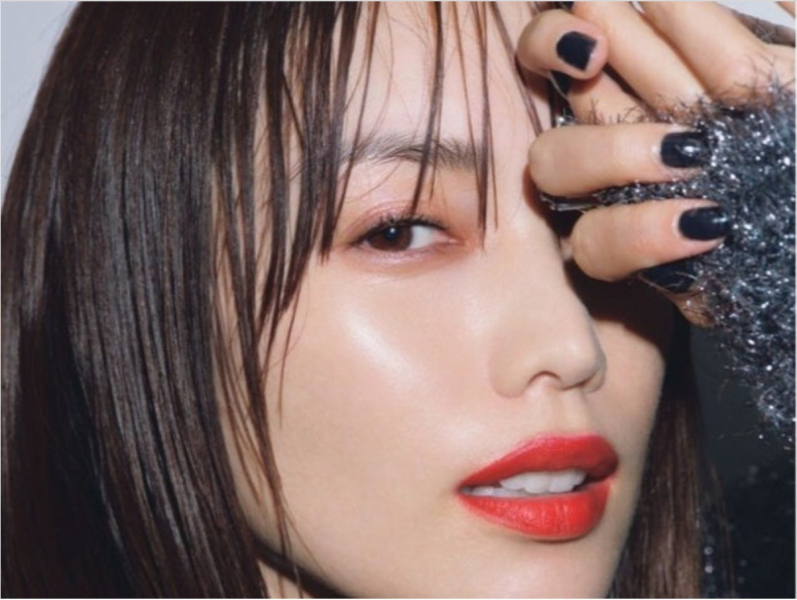 yuri-ebihara----what-is-glitter-makeup-that-suits-adults-1659318896-1.jpeg