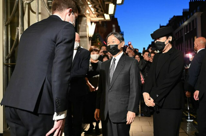 their-majesties-arrive-in-london-1663640284-1.png