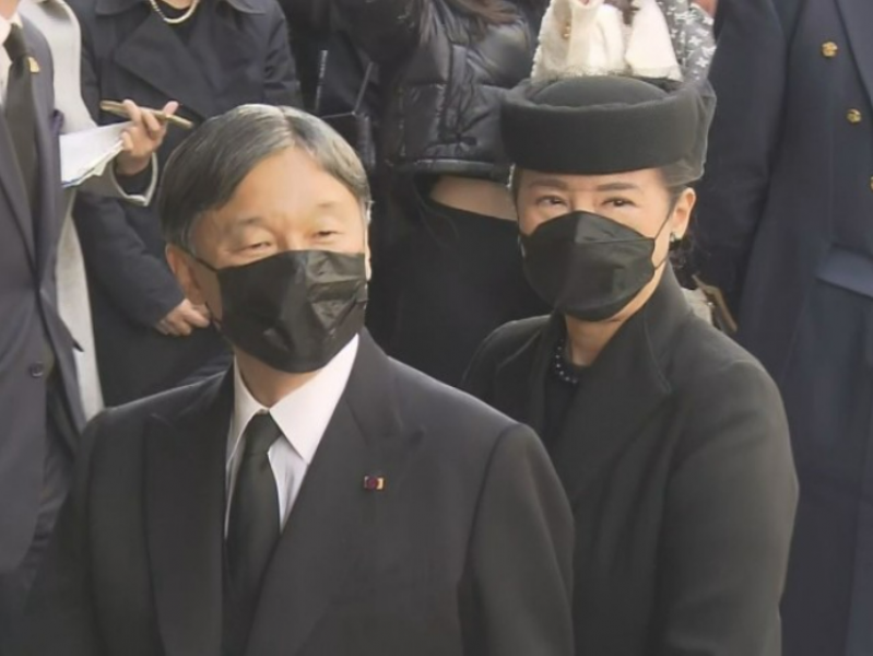 with-whom-did-their-majesties-the-emperor-and-empress-exchange-words-at-queen-elizabeths-funeral-1664250159-1.png