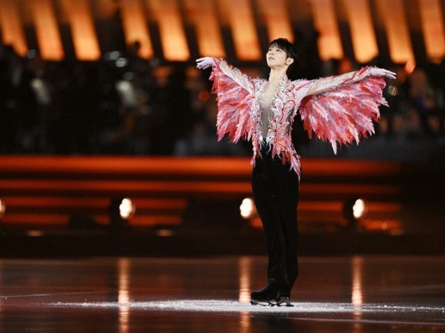 figure-yuzuru-hanyus-performance-at-tokyo-dome-35000-people-attended-1677486582.jpg