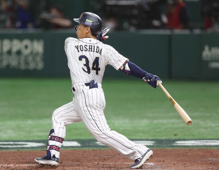 japan-wins-3rd-straight-after-defeating-czech-advances-to-quarterfinals-yoshida-comes-from-behind-wbc-1678674522.jpg