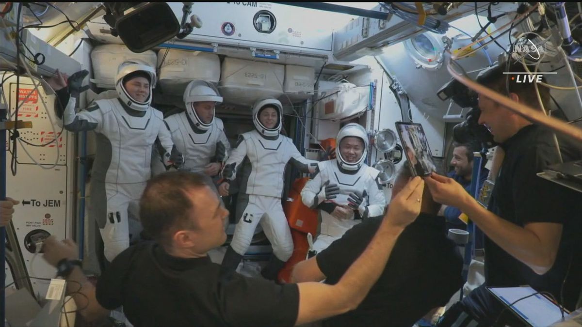 astronaut-wakata-spacecraft-on-board-leaving-the-iss-1678674811.jpg