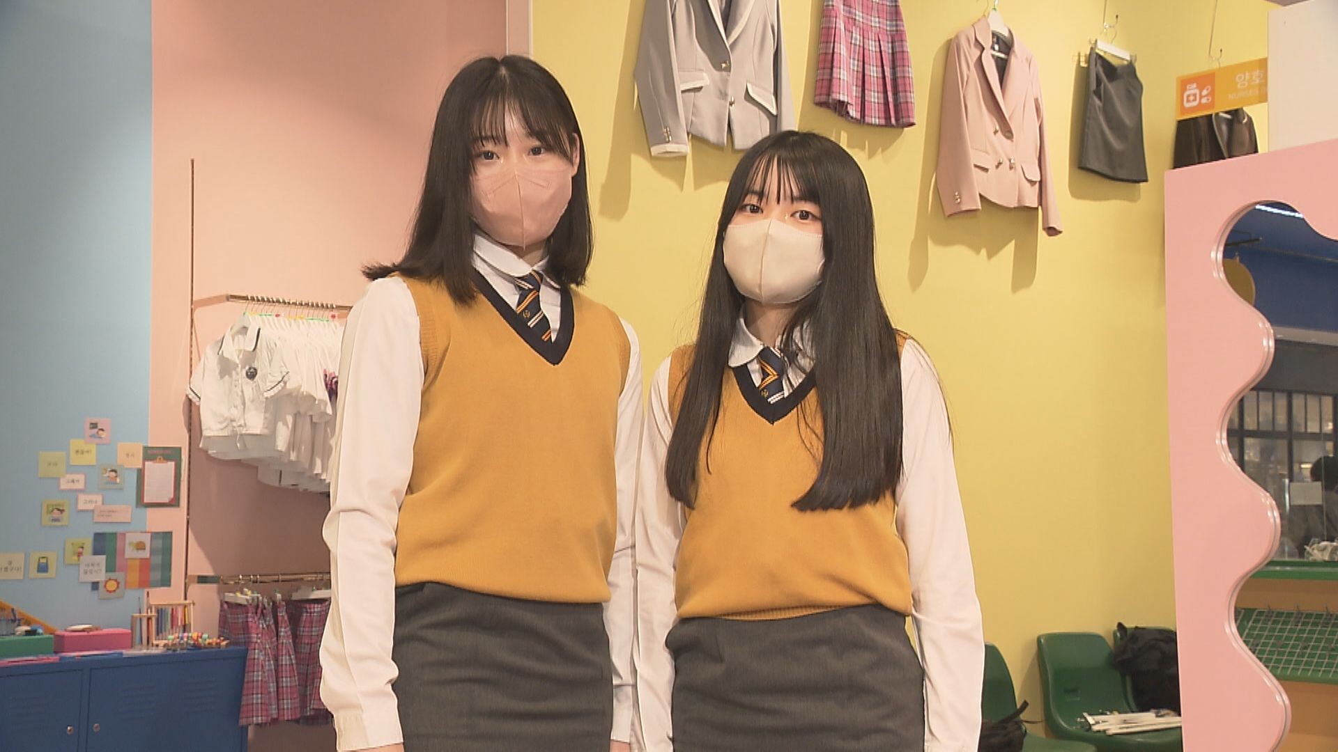 korean-uniform-is-popular-among-generation-z-the-genderless-culotte-type-also-reads-the-era-from-the-uniform-1679446487.jpg