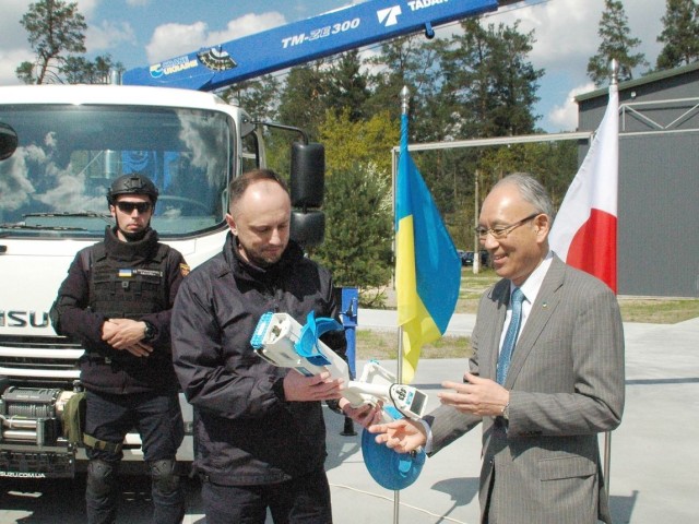 first-step-towards-reconstruction-of-ukraine-japan-hands-over-mine-detectors-1682926140.jpg