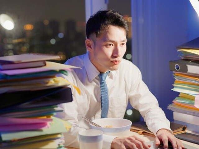 do-japanese-really-work-too-much-modern-annual-working-hours-facts-found-in-comparison-with-major-countries-1687328378.jpg