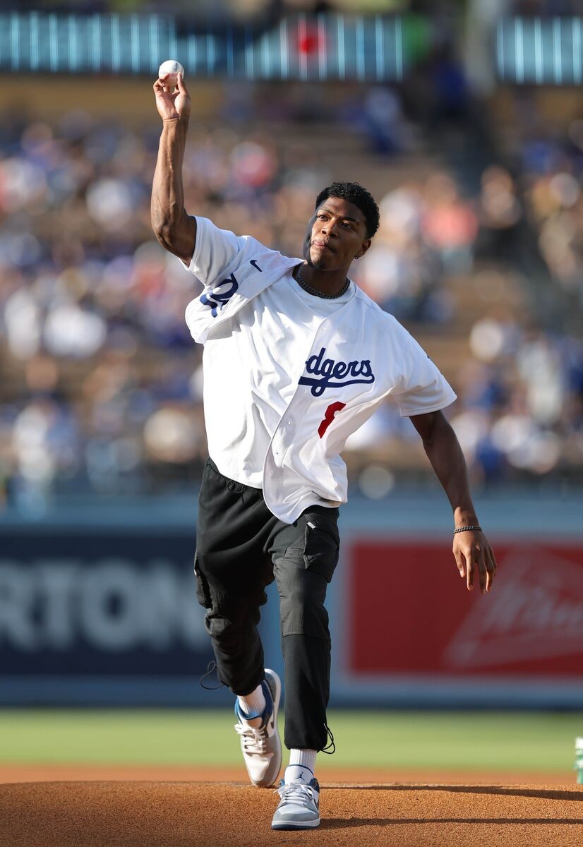 lakers-rui-hachimura-throws-the-first-pitch-in-the-game-against-the-angels-i-dreamed-of-it-it-was-a-really-fun-time-and-a-guts-pose-1689037737.jpg