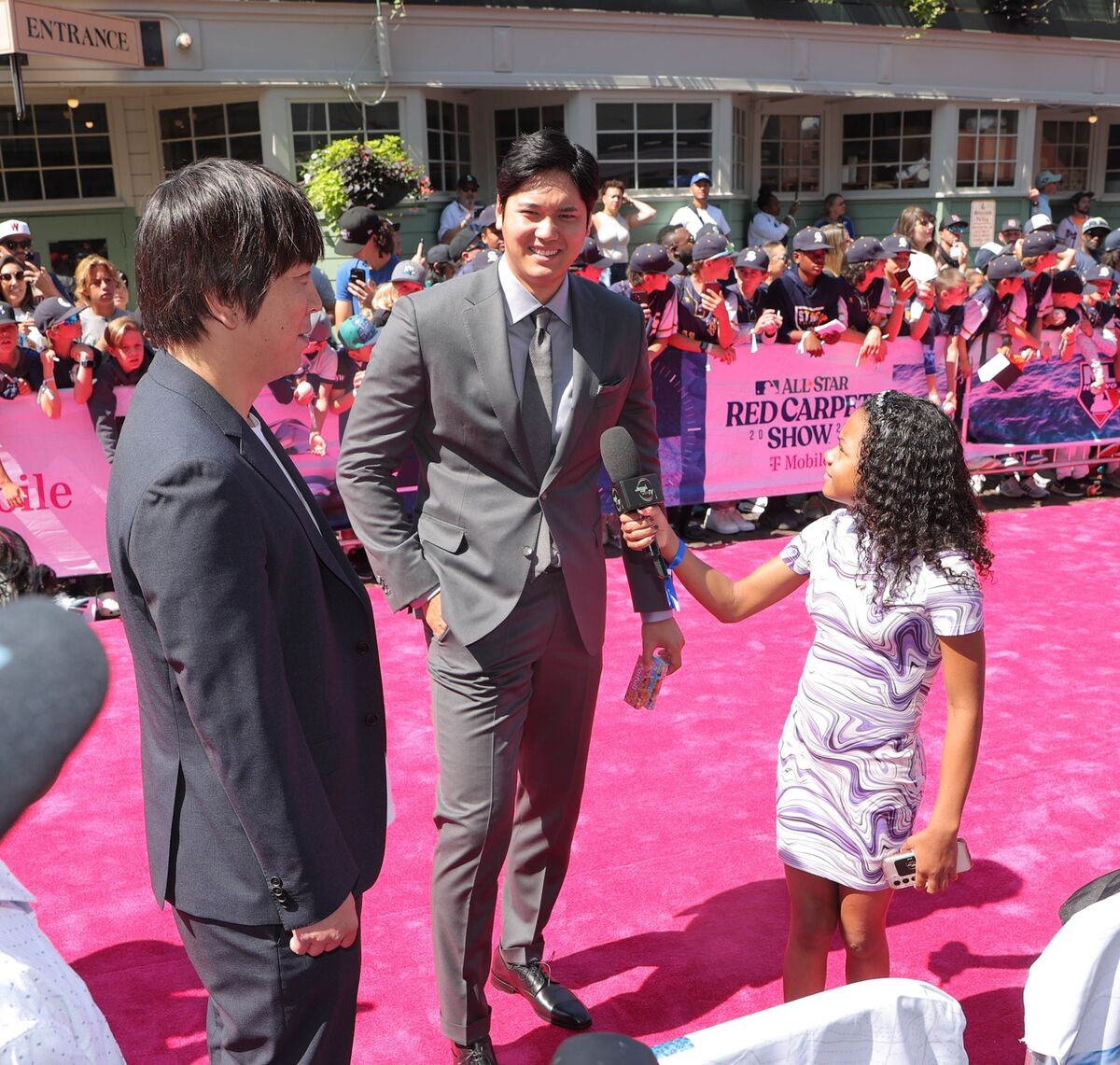 shohei-ohtani-makes-a-loud-declaration-on-the-red-carpet-surpassing-the-judges-to-set-a-new-record-i-want-to-rewrite-good-june-is-coincidence-1689125164.jpg