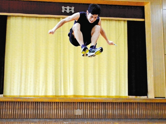yamaguchi-junior-high-school-achieved-guinness-record-for-jumping-rope-eightfold-jump-1690160190.jpg