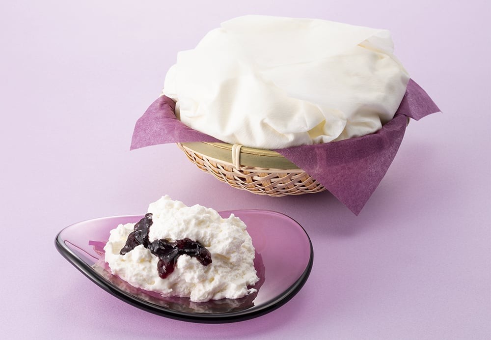 fluffy-texture-like-light-snow-butter-states-by-gin-no-budou-cheesecake-kagomori-shiro-rara-with-kyoho-sauce-1693536169.jpg