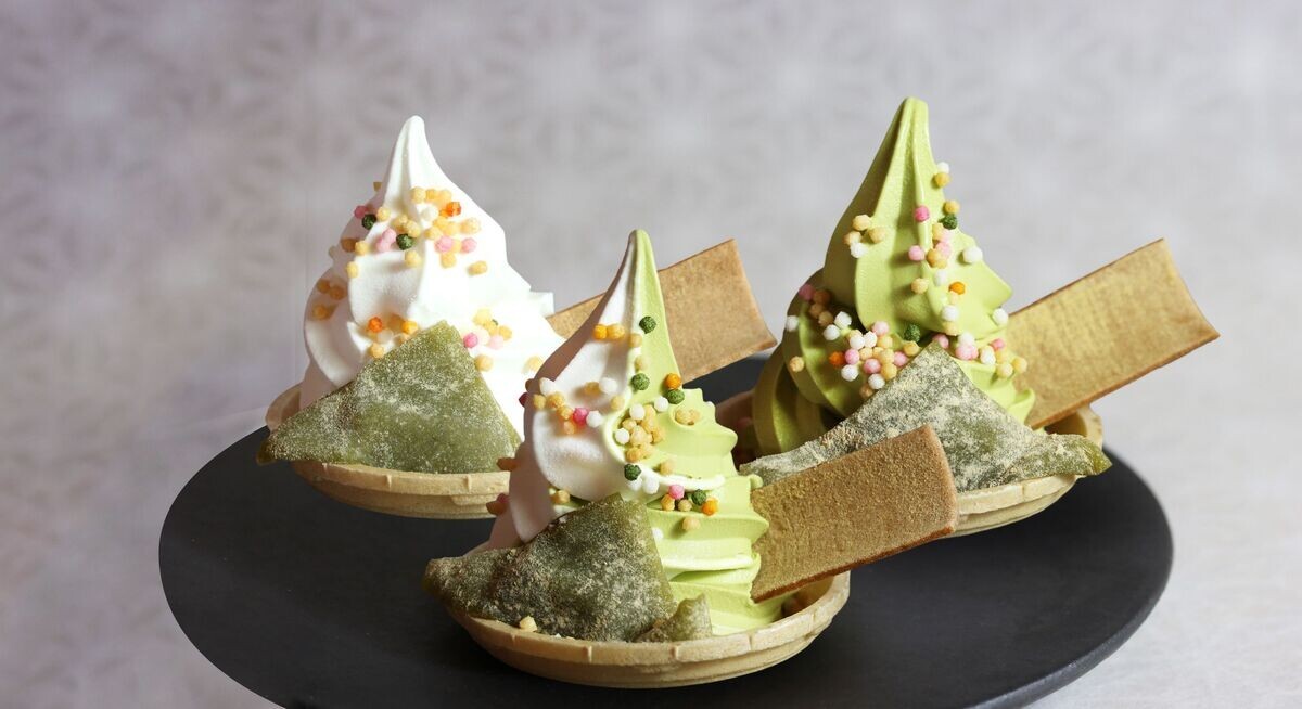 kotabe-monaka-soft-now-on-sale-at-otabe-arashiyama-store-in-kyoto-topped-with-raw-yatsuhashi-recommended-for-eating-while-walking-1694650990.jpg