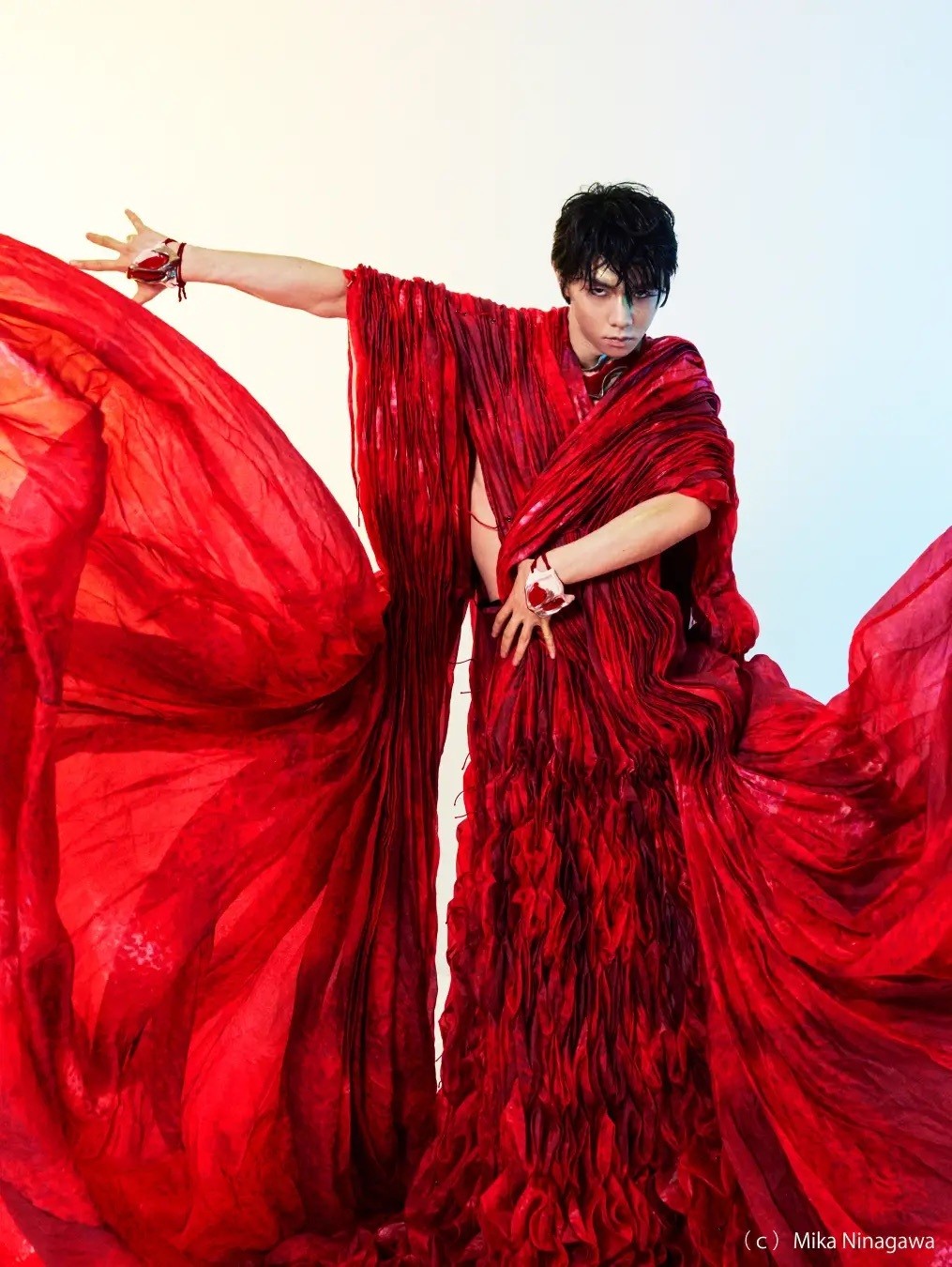 mika-ninagawa-who-photographed-yuzuru-hanyus-solitude-i-was-shown-far-above-1695863282.jpg