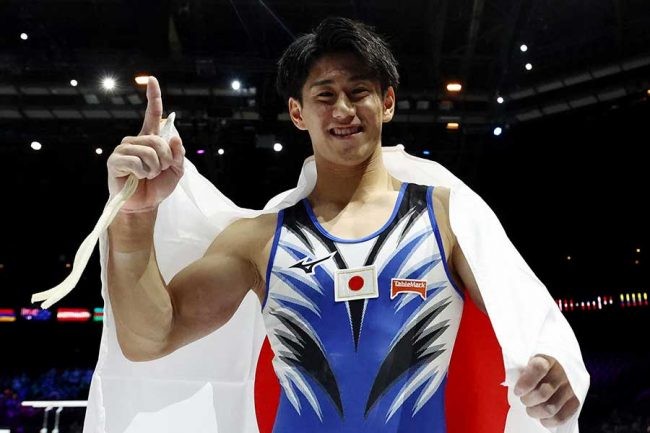 daiki-hashimoto-becomes-the-fourth-person-in-the-history-of-world-gymnastics-to-win-two-consecutive-titles-first-feat-since-v6-kohei-uchimura-achieved-double-crown-with-a-group-with-full-concentration-1696897453.jpg