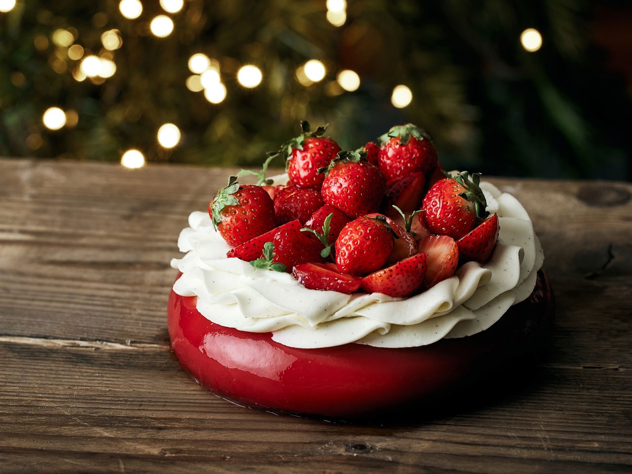 when-i-came-to-japan-i-was-impressed-by-the-amaou-strawberries-a-new-cake-made-by-a-chef-filled-with-the-deliciousness-of-strawberries-park-hyatt-tokyo-1696983074.jpg