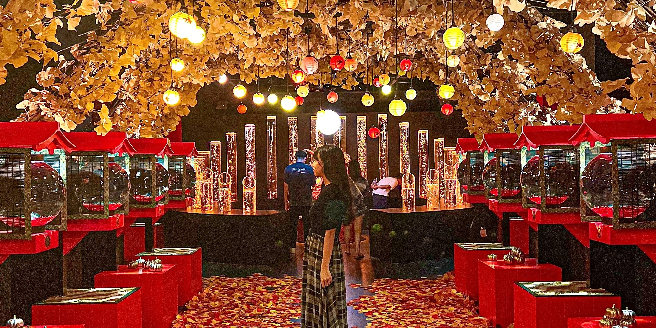 you-can-enjoy-the-autumn-leaves-as-soon-as-possible-art-aquarium-museum-ginza-1697157604.jpg