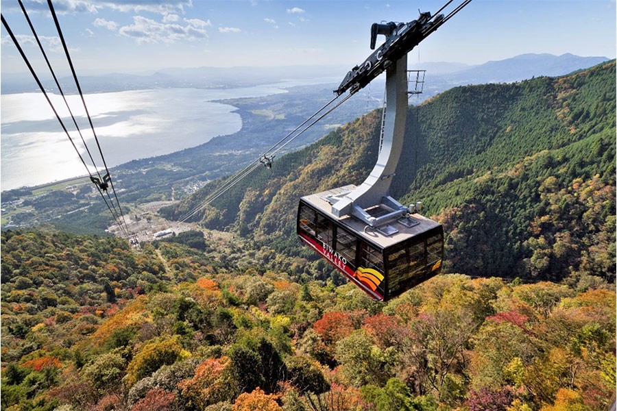a-spectacular-terrace-with-a-panoramic-view-that-you-must-visit-at-least-once-the-best-time-to-see-lake-biwa-and-autumn-leaves-1698711259.jpg