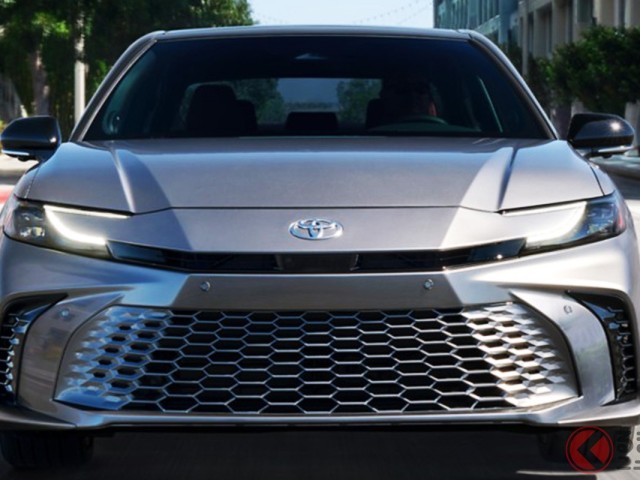 toyota-unveils-the-new-camry-for-the-first-time-in-the-world-facelift-for-the-first-time-in-about-7-years-1700526921.jpg