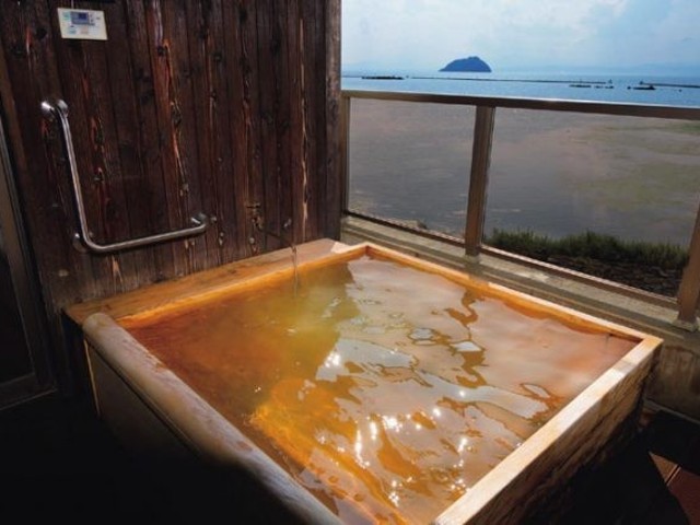 all-rooms-have-semi-open-air-baths-with-hot-spring-water-enjoy-the-beauty-and-delicacies-of-lake-biwa-ryokan-beniayu-shiga-1701995446.jpg