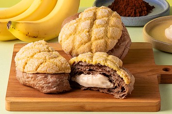 tokyo-bananas-legendary-melon-bread-is-back-for-the-first-time-in-20-years-and-the-melon-bread-that-sold-2000-pieces-a-day-received-a-great-response-with-people-saying-ill-definitely-buy-it-and-i-want-to-try-it-1702340658.jpg
