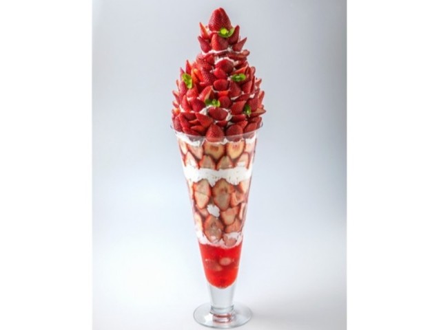 the-most-luxurious-in-japan-mega-strawberry-parfait-made-with-100-strawberries-on-sale-1703203901.jpg