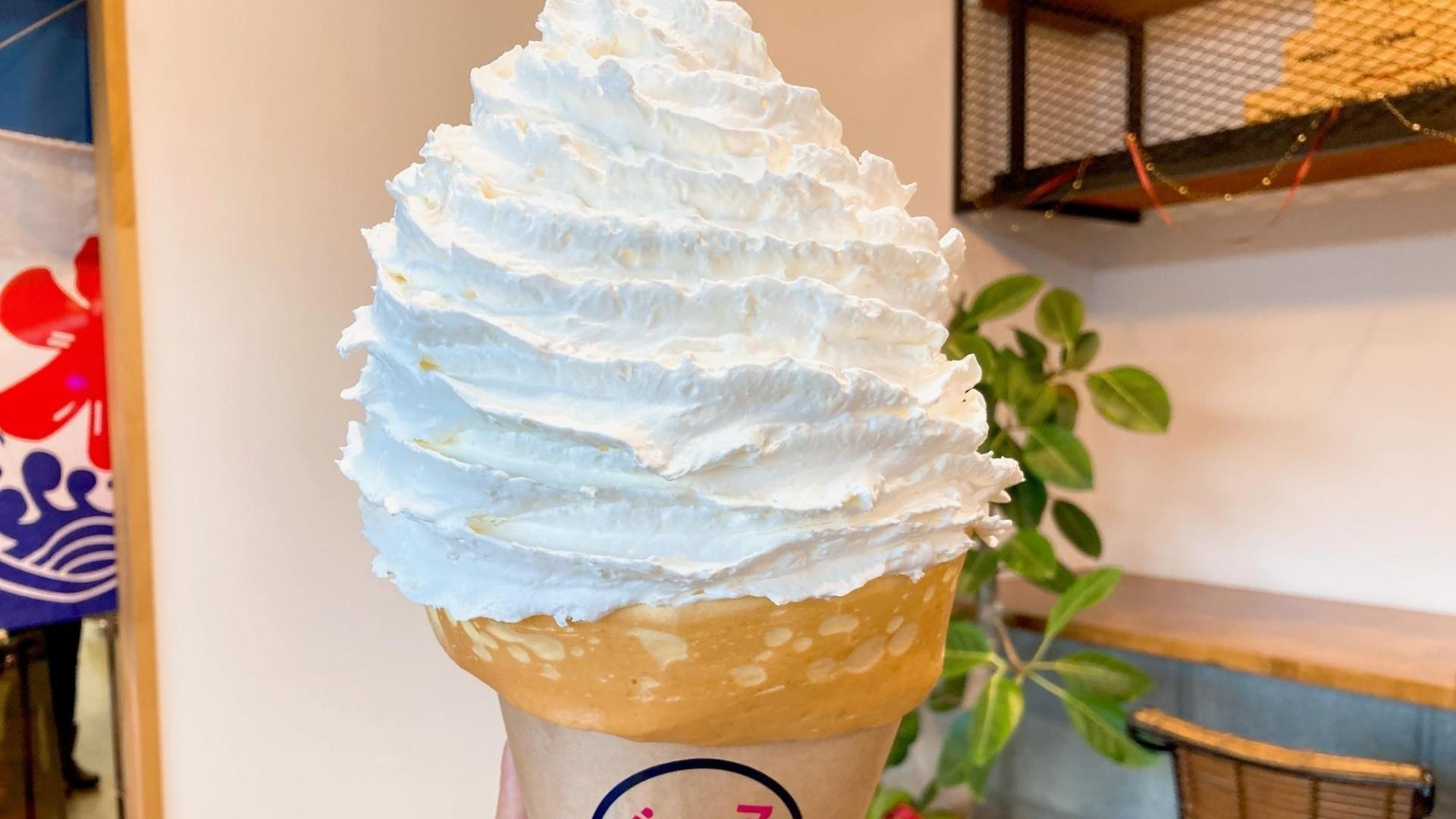 takamatsu-city-mega-sized-crepe-with-lots-of-fresh-cream-i-ate-crepes-that-are-only-available-on-certain-days-of-the-week-1703550514.jpg