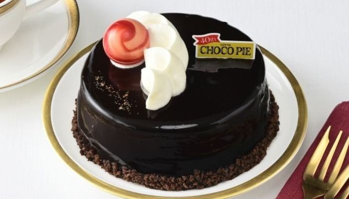 everyones-favorite-lotte-chocolate-pie-is-now-a-cake-moist-smooth-texture-and-glossy-rich-finish-unique-to-cakes-ginza-cozy-corner-z-generation-pick-1707284840.jpg