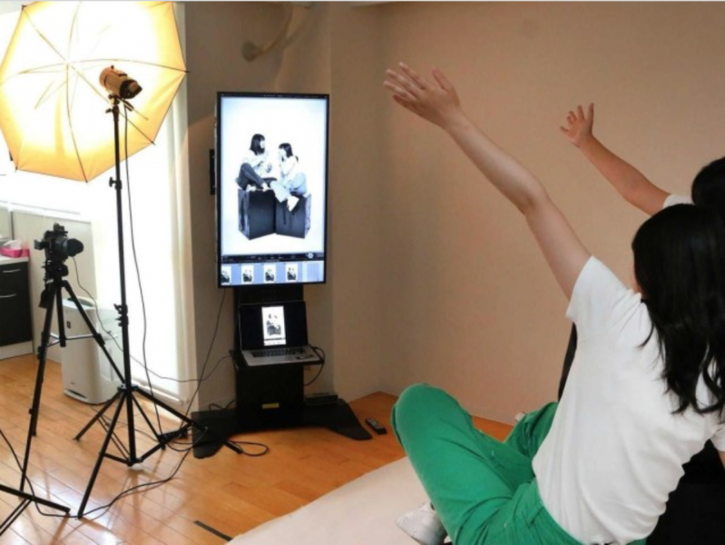 taking-a-selfie-at-a-self-photo-studio---popular-among-japan-teenagers-1625543347-1.png