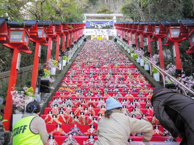 1800-dolls-lined-up-on-stone-steps-at-katsuuras-gorgeous-big-dolls-festival-creative-displays-throughout-the-city-1709168400.jpg