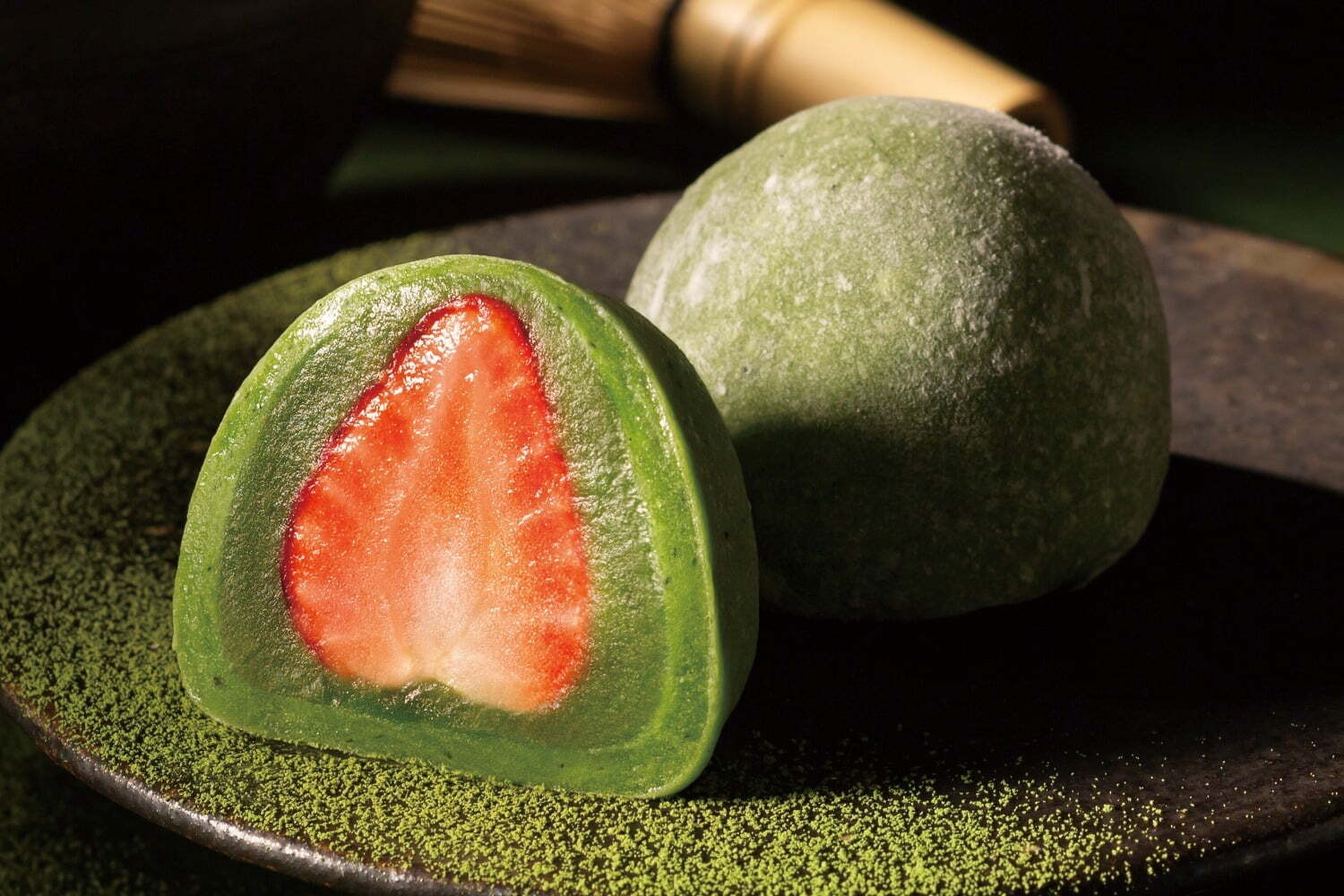 kameya-mannendos-limited-edition-luxury-fruit-daifuku-elegantly-bitter-high-grade-matcha-tenku-no-matcha-x-branded-strawberry-tochiaika-1711411645.jpg