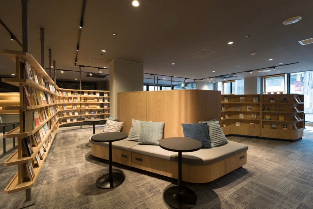 2000-books-can-be-read-as-much-as-you-like-a-stylish-hotel-that-is-irresistible-for-book-lovers-opens-in-kyoto-1713228096.jpg