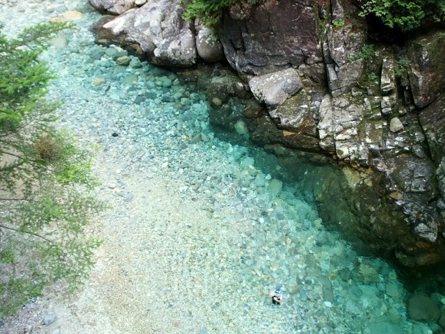 the-almost-transparent-blue-river-adera-valley-nagano-1718761806.jpg