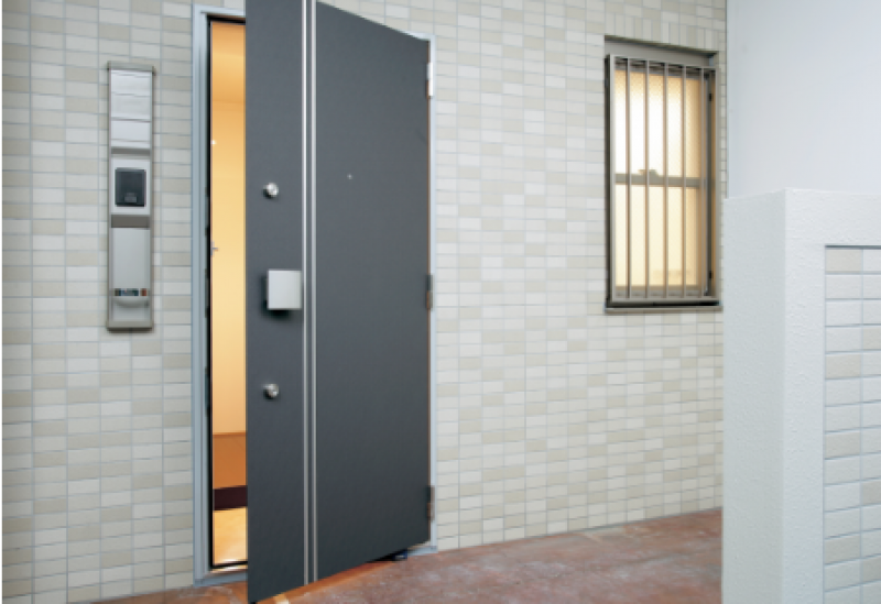 differences-between-japanese-and-foreign-entrance-doors-1721179300-1.png