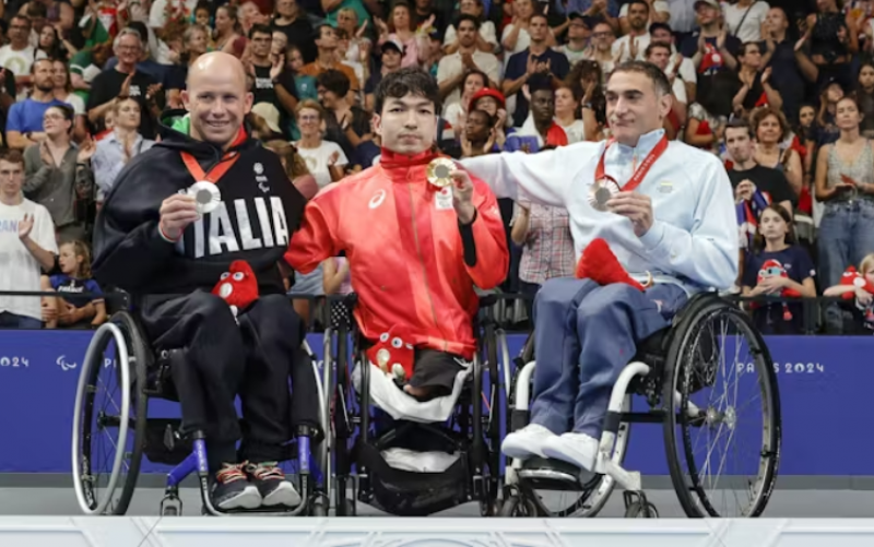 japans-takayuki-suzuki-wins-gold-in-mens-50m-breaststroke-at-paris-paralympics-1724979338-1.png