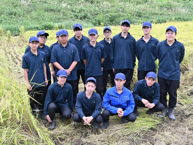 a-high-school-student-in-kanuma-is-struggling-to-continue-cultivating-rice-that-was-suddenly-chosen-as-japans-most-delicious-rice-1728343048.jpg