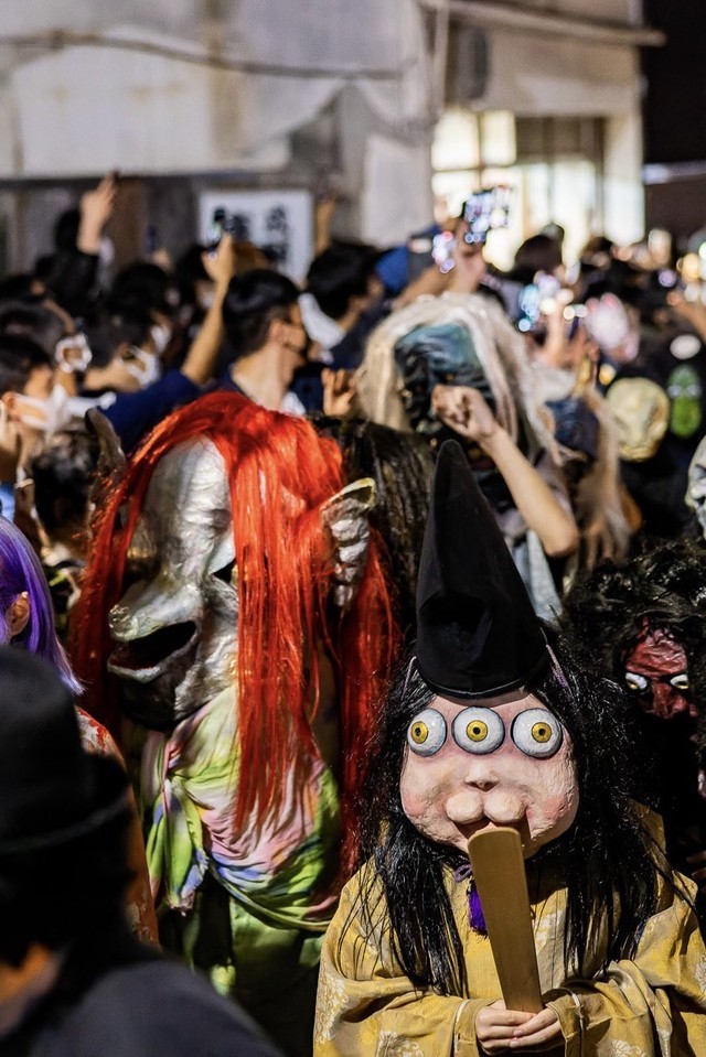 its-too-scary-halloween-in-kyoto-shocked-by-the-ghosts-parading-around-i-wonder-if-there-are-real-things-mixed-inare-they-actually-everywhere-1729034851.jpg