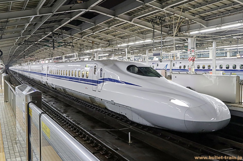 the-shinkansen-a-symbol-of-high-speed-rail-originating-in-japan-1735072139-1.jpeg