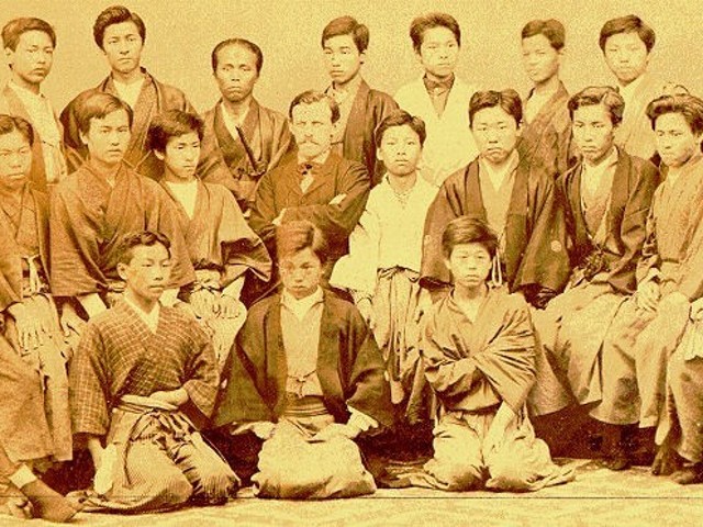 a-japanese-sword-on-your-waist-and-a-cigarette-are-also-ok-japanese-schools-from-the-meiji-era-were-so-free-that-foreigners-were-shocked-1736127682.jpg