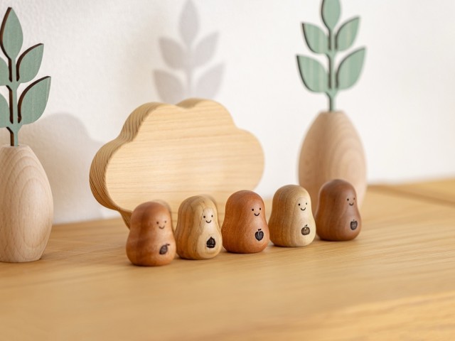 this-years-daruma-are-small-and-cute-five-little-daruma-rangers-born-from-a-fruit-tree-1736299036.jpg