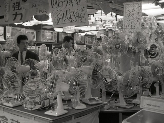 household-appliances-pc-maid-cafe-history-of-akihabara-main-role-change-1737416273.jpg