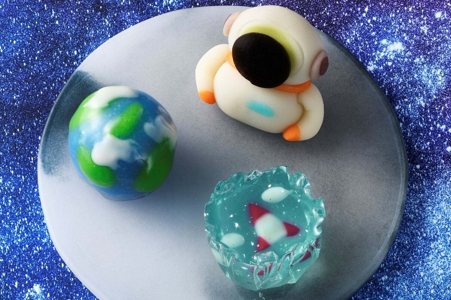 space-motif-japanese-sweets-will-be-featured-at-the-nationwide-fine-confectionery-exhibition-at-nihonbashi-mitsukoshi-main-store-rocket-floating-yokan-and-alien-shaped-sweets-1741311233.jpg