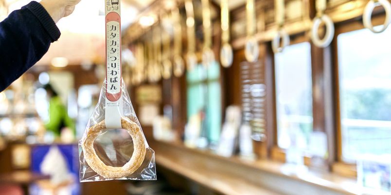 kyoto-trains-hanging-leather-is-bread-fun-cafe-time-with-retro-wooden-cars-from-the-taisho-era-1743575784.jpg